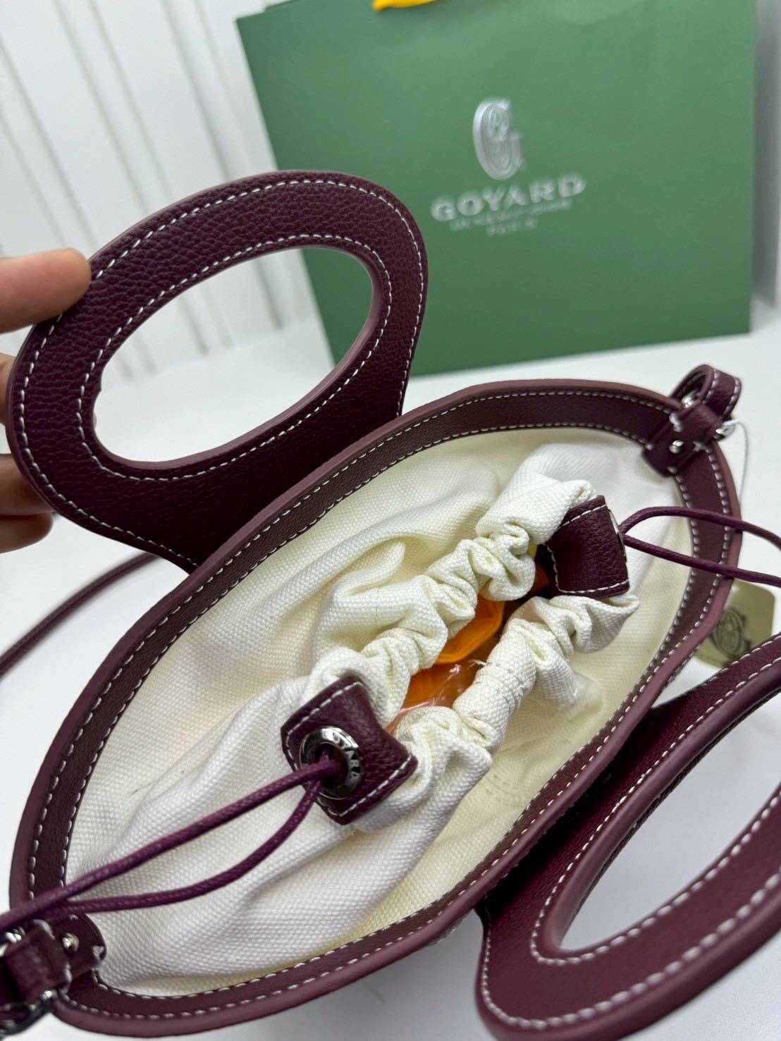 ORI หนังแท้ | Goyard Beluga Mini Bag กระเป๋าสะพายทรงบัคเก็ต พร้อมหูจับในตัว สะดวกใช้งาน ด้านในเป็นผ้าดีไซน์ผูก เพิ่มความน่ารักน่าใช้ สวยมากค่ะ