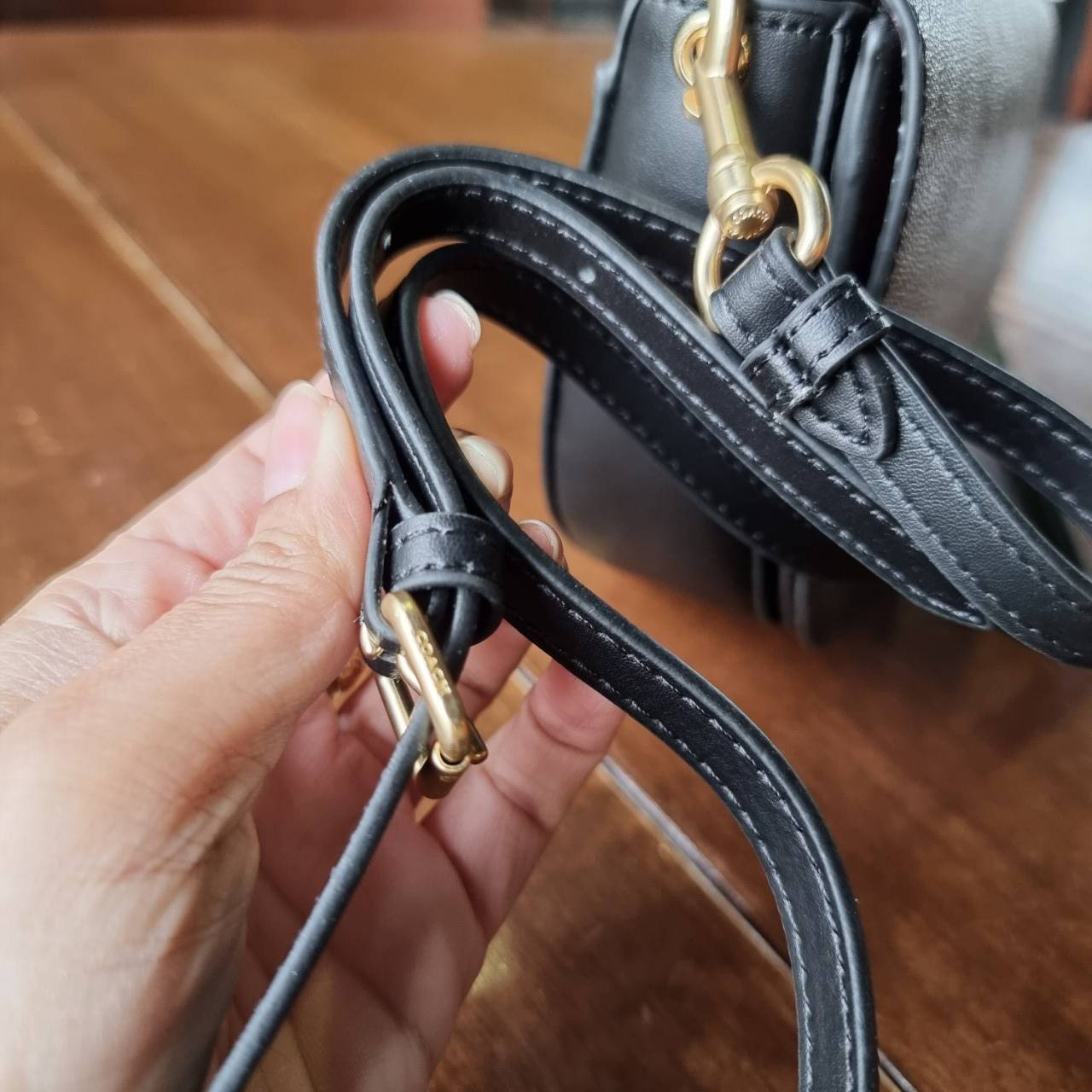 ของแท้ 💯% COACH C1430 ELLEN CROSSBODY IN SIGNATURE CANVAS กระเป๋าสะพายดีไซน์สุดเก๋ ดูดีไม่ซ้ำใคร ทรงสวยลายคลาสสิค วัสดุหนังแคนวาสเคลือบลาย