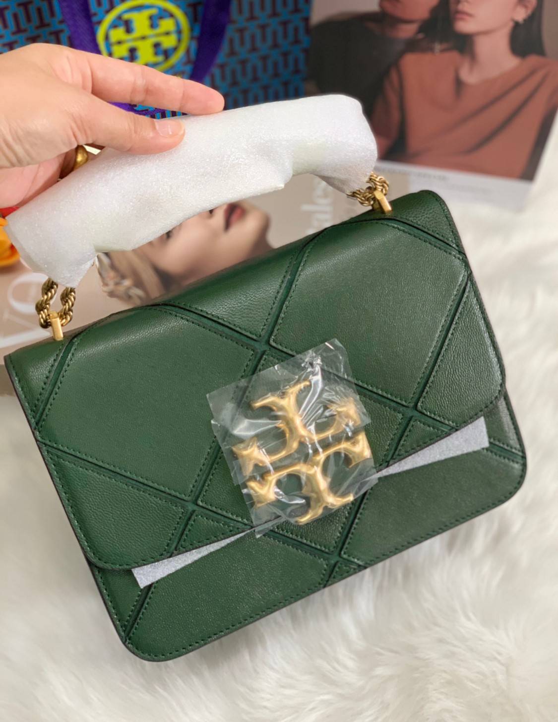 สวยจริงคุณภาพสูง ไม่จกตาค่ะ!! TORY BURCH ELEANOR QUILTED CONVERTIBLE SHOULDER BAG ((73590)) พร้อมส่งที่ไทย ใครรออยู่ห้ามพลาด จำนวนจำกัดค่ะ!! อีกรุ่นที่น่าครอบครองมากๆค่ะ😘 กระเป๋าสะพายข้างและทบสายเป็นคล้องไหล่ได้ หนังแท้ชั้นดีที่สุด ทำลายเหลี่ยมตัด