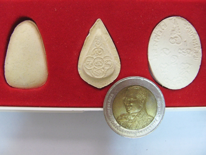 สินค้าหมดค่ะ ชุดพระผงหลวงปู่ไข่ รุ่นสร้างวิหารหลวงปู่ไข่ วัดบพิตรพิมุข(วัดเชิงเลน) 25 ก.ค.36 พร้อมกล่องเดิมค่ะ