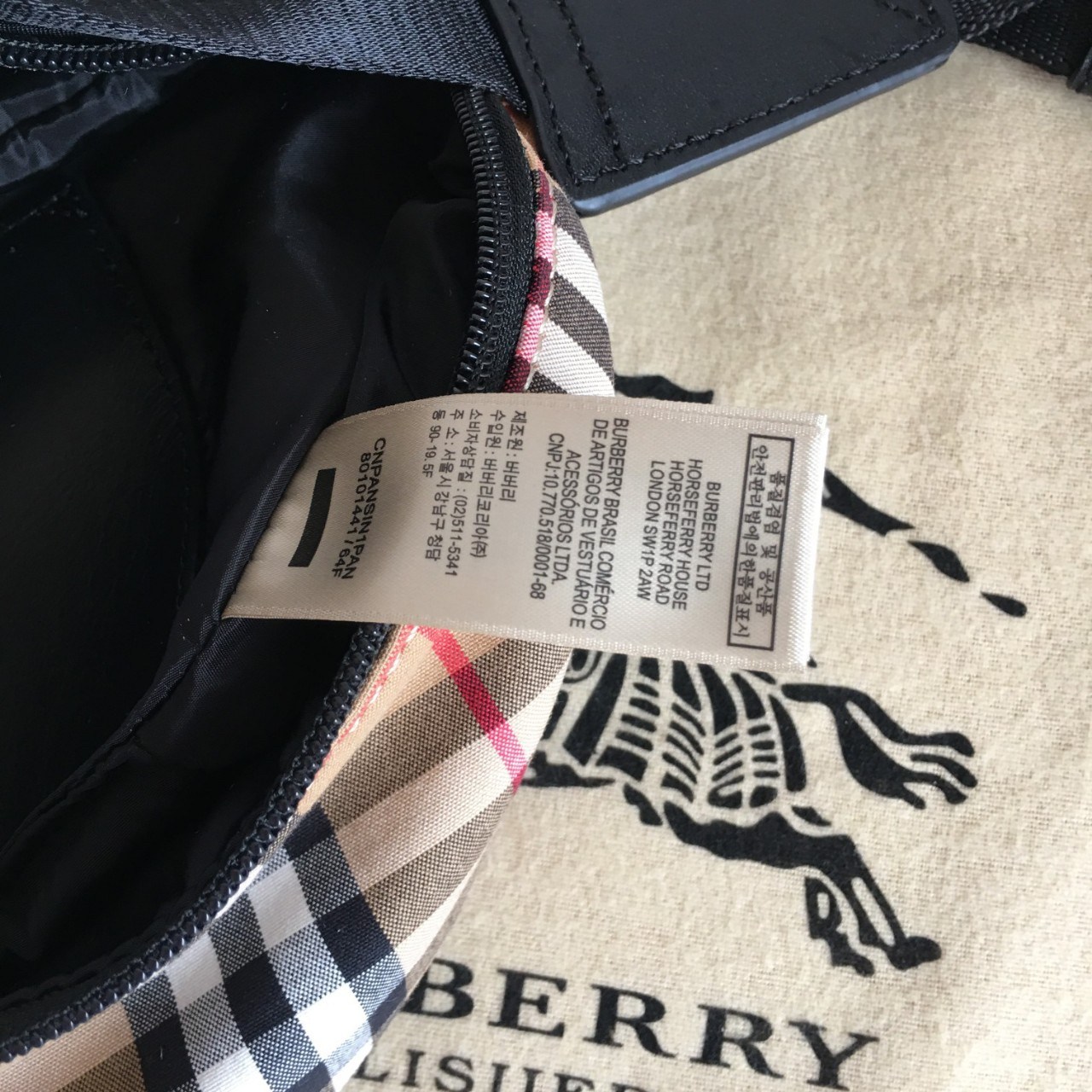 BURBERRY FRAGRANCES BAG VIP GIFT WITH PURCHASE (GWP) พรีเมี่ยมกิ๊ฟ Limited จากน้ำหอม BURBERRY วัสดุ Nylon & Canvas