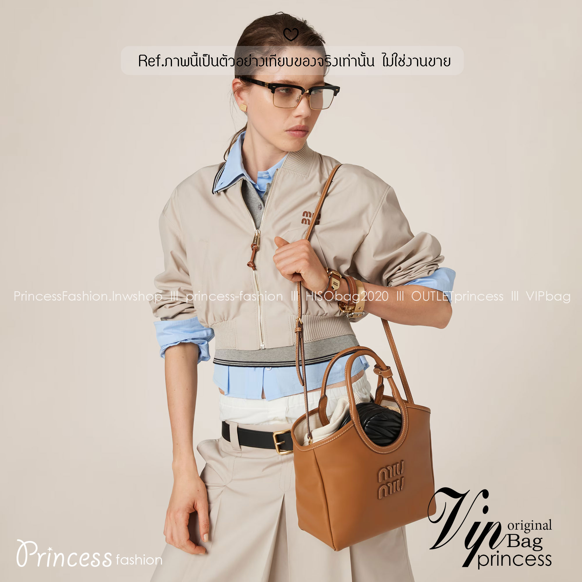 MIU MIU Ivy Leather Tote Bag กระเป๋าถือทรงโท้ทงานหนังเรียบเต็มใบ เรียบหรู มีความยูนิค จับแมตช์ง่าย สวยงามได้หลายสไตส์ ภายในโล่งกว้าง จุของได้เยอะ ใบจริงสวยเกินเบอร์จ้า