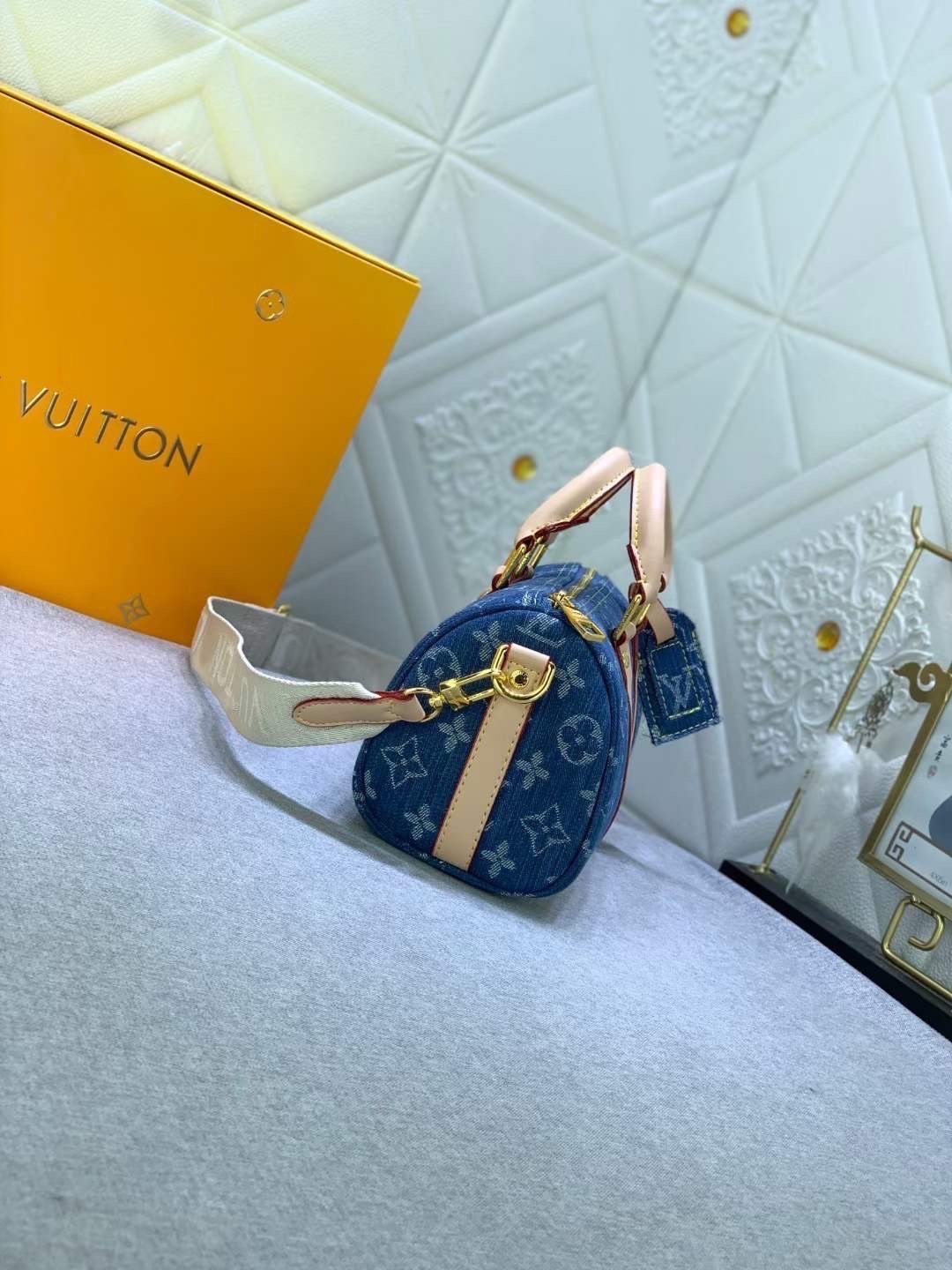 LV Keepall Bandouliere 25 Monogram Denim Canvas กระเป๋าสะพายใบเล็กเดนิมสุดเท่สายสปอร์ต เกรดออริ 1:1 ใช้งานต่างประเทศได้