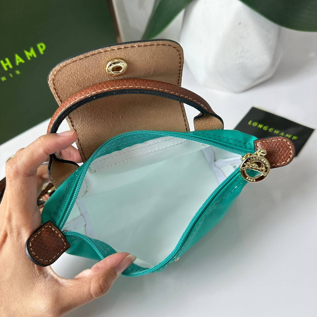 LONGCHAMP LE PLIAGE ORIGINAL Pouch with handle กระเป๋าใบเล็กขนาดกระทัดเหมาะกับใส่ของจำเป็นจุกจิก กันน้ำได้ พร้อมส่ง