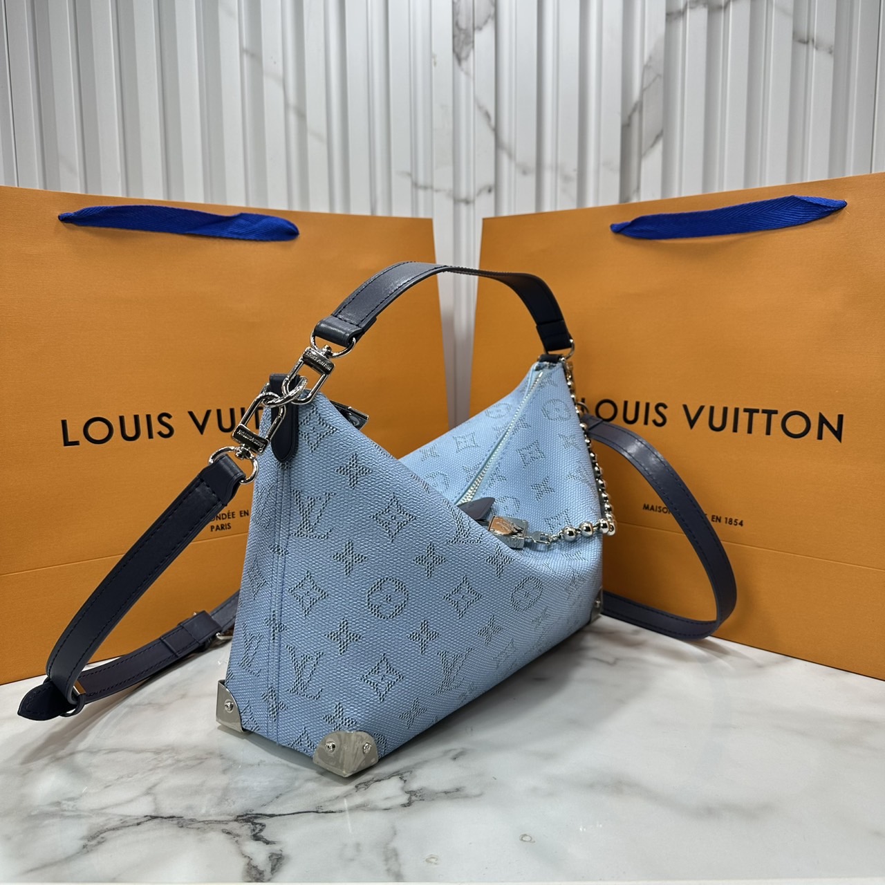 ORI หนังแท้ | LV Bobo Trunk bag Monogram Heritage Canvas / LV Hobob Bag กระเป๋าถือ กระเป๋าสะพายทรงโฮโบ ไอเท็มใหม่ล่าสุดจากตระกูล Trunk รังสรรค์จาก Monogram Heritage แคนวาส มุมกระเป๋าที่ได้แรงบันดาลใจจากทรังก์
