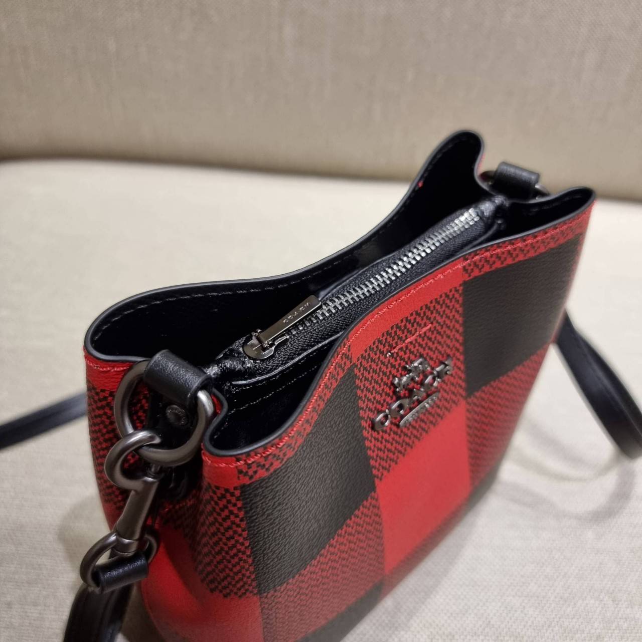 COACH MINI TOWN BUCKET BAG IN SIGNATURE CANVAS WITH VINTAGE MINI ROSE PRINT ((7270 7268 7267)) คอลเลคชั่นใหม่ล่าสุด!! น้องสาวคนสวยมาแล้วจ้า สดใสต้อนรับเทศกาลคริสต์มาส 🎅🎄 กระเป๋าบัคเก็ต ไซส์มินิ ใบจริงน่ารักม้าก!! น่าใช้แบบที่สุด วัสดุหนังแ