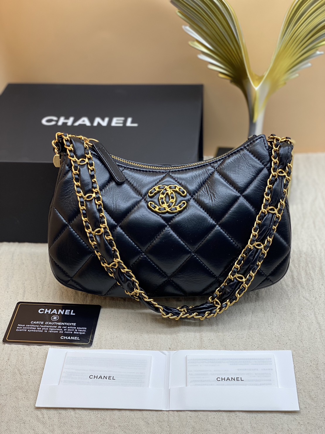 CHANEL 23K HOBO Medium 25cm ออริสลับแท้ ใช้งานต่างประเทศได้ งานเกรดหนังสวย อะไหล่ทองสวยหรู กระเป๋าสะพายทรงโฮโบ มี 2 ขนาดกำลังสวย ดีไซน์ใหม่ 2023