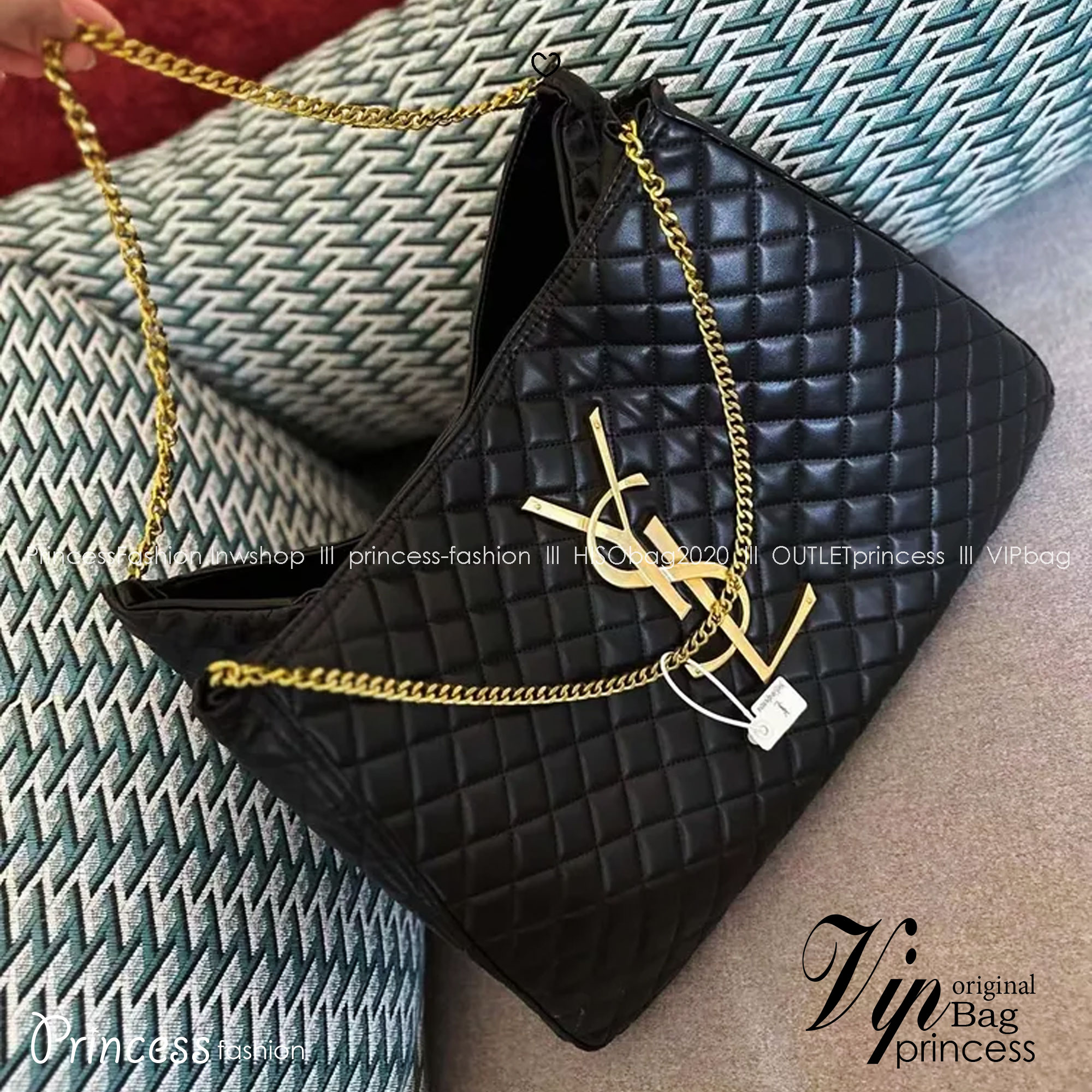 YSL Tote Bag On Chain สวยไม่ซ้ำใคร ใหม่ที่สุด กับกระเป๋าสะพายทรงโท้ทใบใหญ่ มาพร้อมสายสะพายโซ่และโลโก้สีทองสวยหรูโดดเด่น จุของได้เยอะมาก สะพายไปเที่ยว ไปถ่ายรูปเก๋ๆก็เลิศ