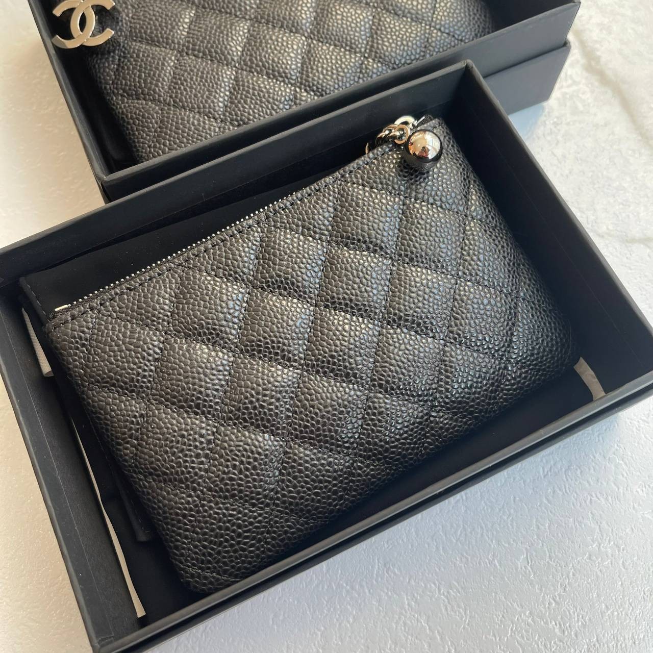 CHANEL MINI WALLET CAVEAR งานหนังแท้คาเวียร์สวยหรู ใช้งาน ตทป ได้ กระเป๋าใส่การ์ดหรือใส่แบงค์ รุ่นใหม่ที่สามารถใส่การ์ดได้เยอะ งานสวยมากค่ะ