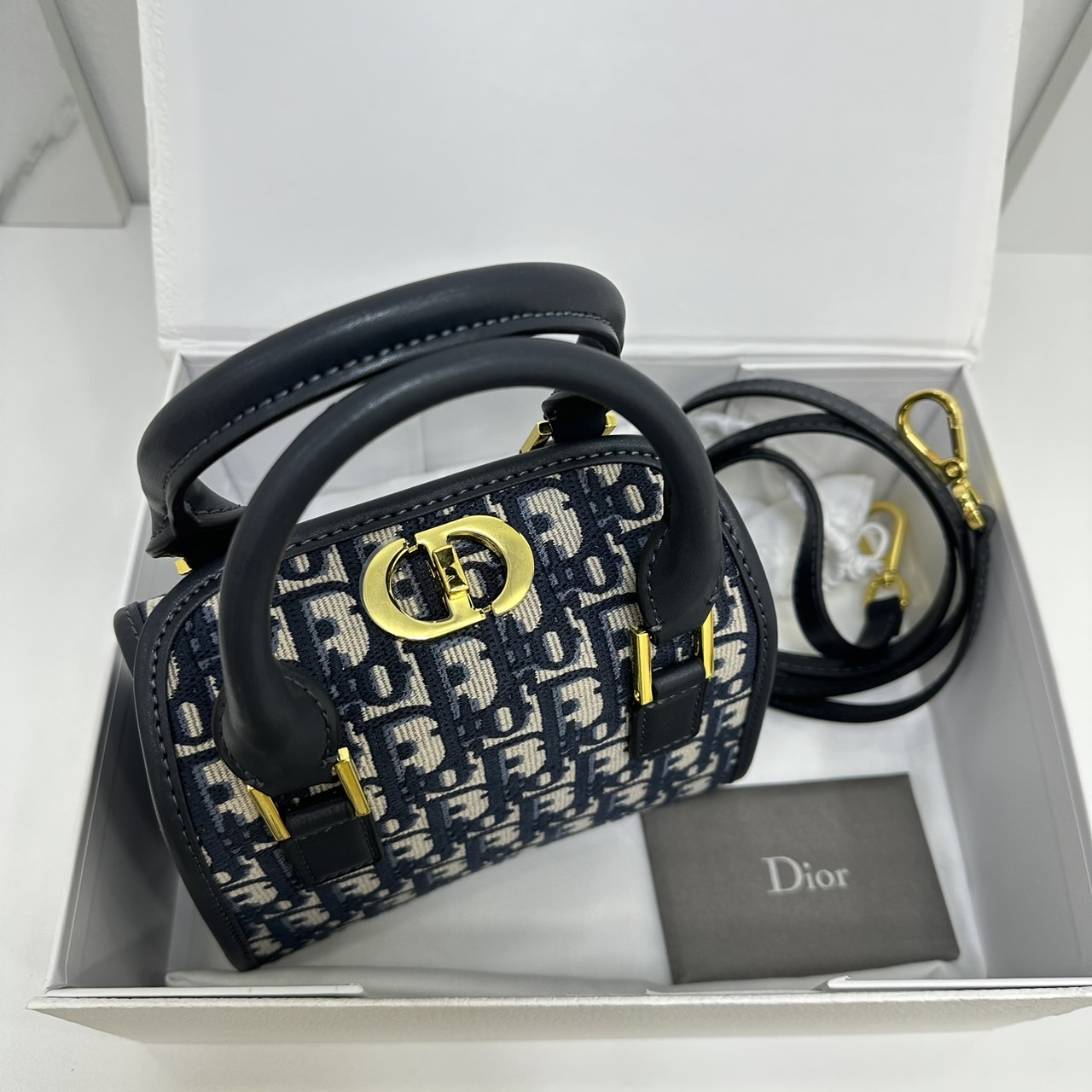 DIOR SMALL BOSTON BAG Blue Oblique Embroidery / DIOR Box Bag กระเป๋าสะพายทรงกล่อง New for Winter 2023 คอลผู้ดี สวยหรู ตอบโจทย์และแมทช์ได้กับทุกลุคทุกสไตล์