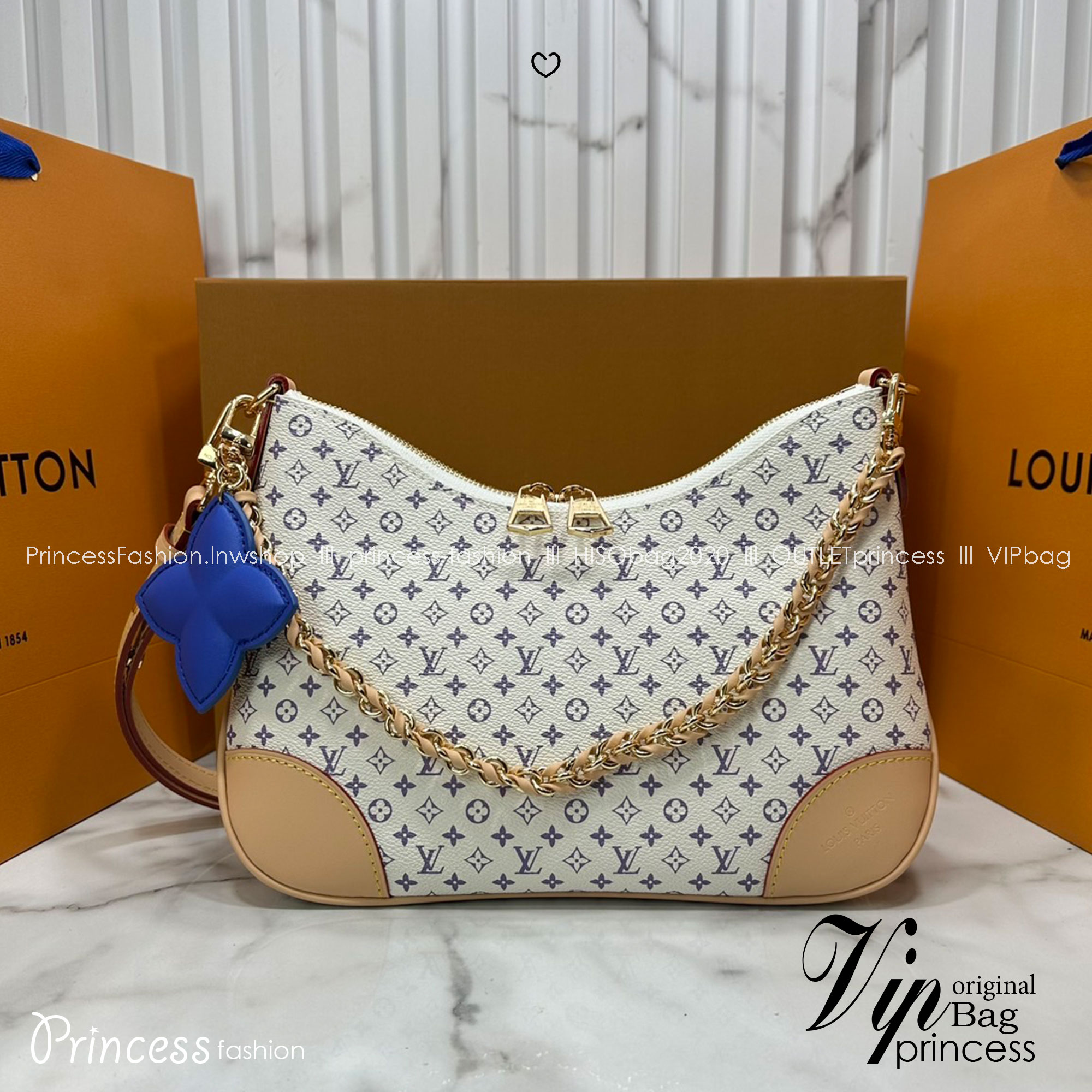 ORI หนังแท้ | LV Boulogne PM bag กระเป๋าสะพายทรงโฮโบ ดีไซน์อเนกประสงค์จาก Monogram แคนวาสคลาสสิก มีสายสะพายแบบถอดออกได้ เลือกสะพายเฉียง สะพายไหล่แบบสายยาว หรือสะพายไหล่แบบสายสั้นได้ตามต้องการ เมื่อถอดสายออก