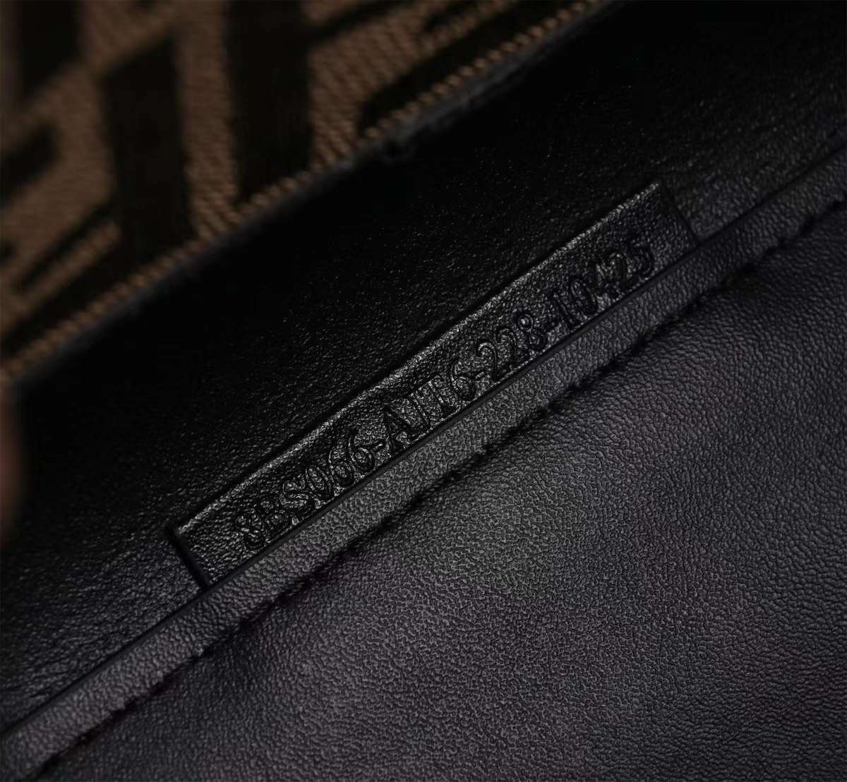 พร้อมส่ง 3 สี FENDI Peekaboo X-Lite Medium กระเป๋าสะพาย 🧡 เกรดออริจินอล 1:1 สลับแท้