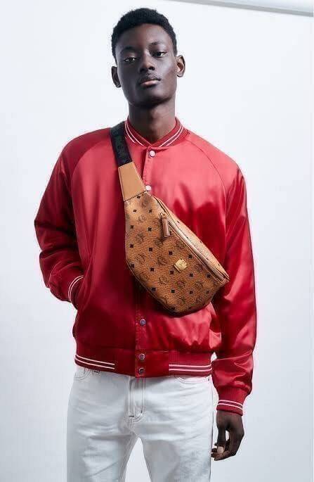 M.C.M STARK BELT BAG IN VISETOS รุ่นยอดฮิต!! หนุ่มๆสาวๆใช้ได้ไม่มีเบื่อ!! 🎉⭐️⚡️🛎 กระเป๋าคาดอกรุ่นขายดี ลายวิเซโต้เอกลักษณ์ ทั้งสปอร์ตและดูหรูในตัว ใช้งานง่าย ได้ทุกลุค วัสดุหนังแคนวาสคุณภาพดี มีช่องซิปหลัก และซิปรอง ภายในเป็นช่องโล่