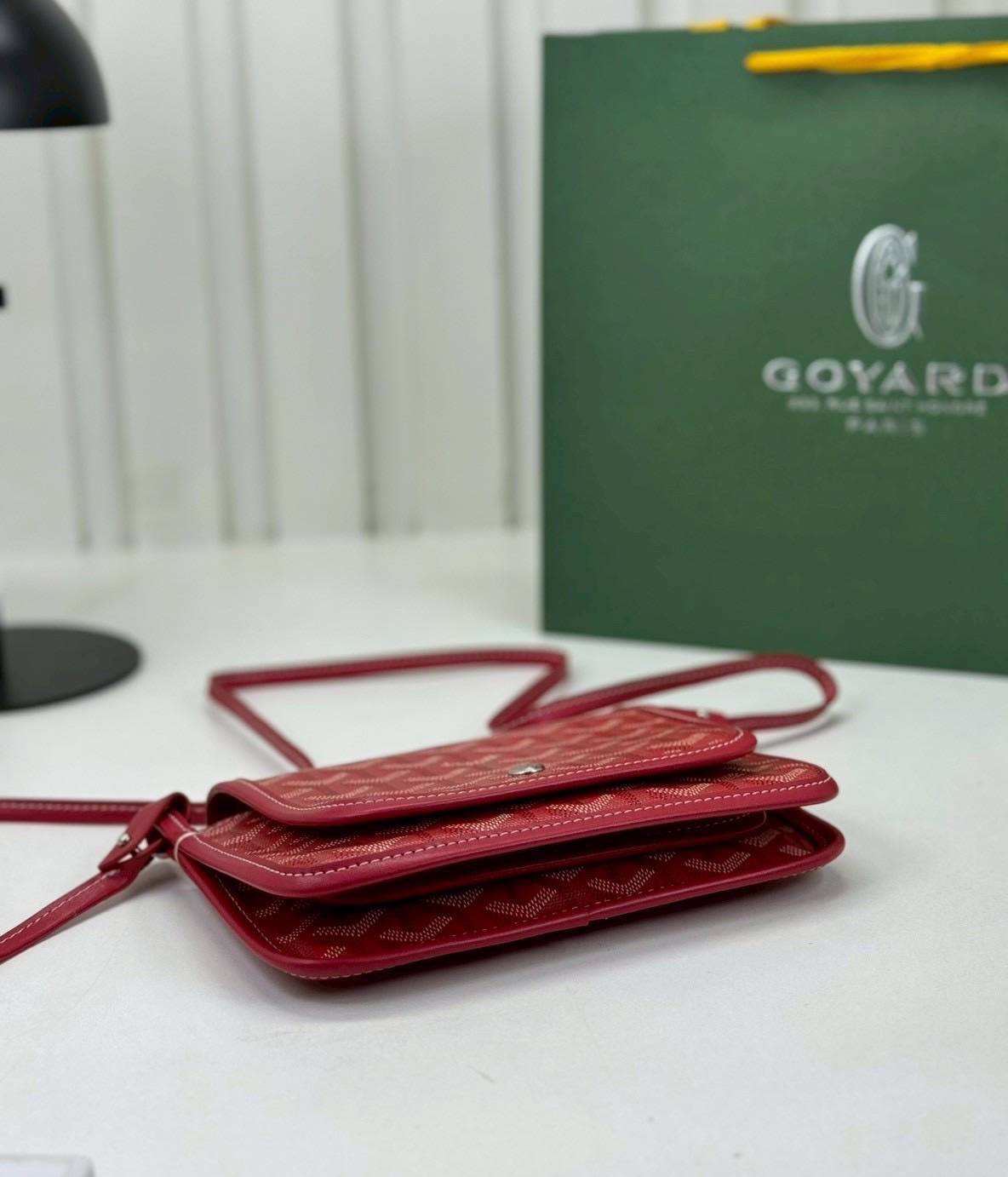 10 สี ORI หนังแท้ | GOYARD Plumet pouch-wallet กระเป๋าสะพายใบเล็กกะทัดรัด ดีไซน์กระเป๋าสตางค์ Plumet ดีไซน์มาพร้อมช่องใส่เหรียญ ธนบัตร และบัตรต่างๆ สามารถสะพายไหล่เป็นกระเป๋าสะพายข้างได้เหมือนกระเป๋าใบเล็ก