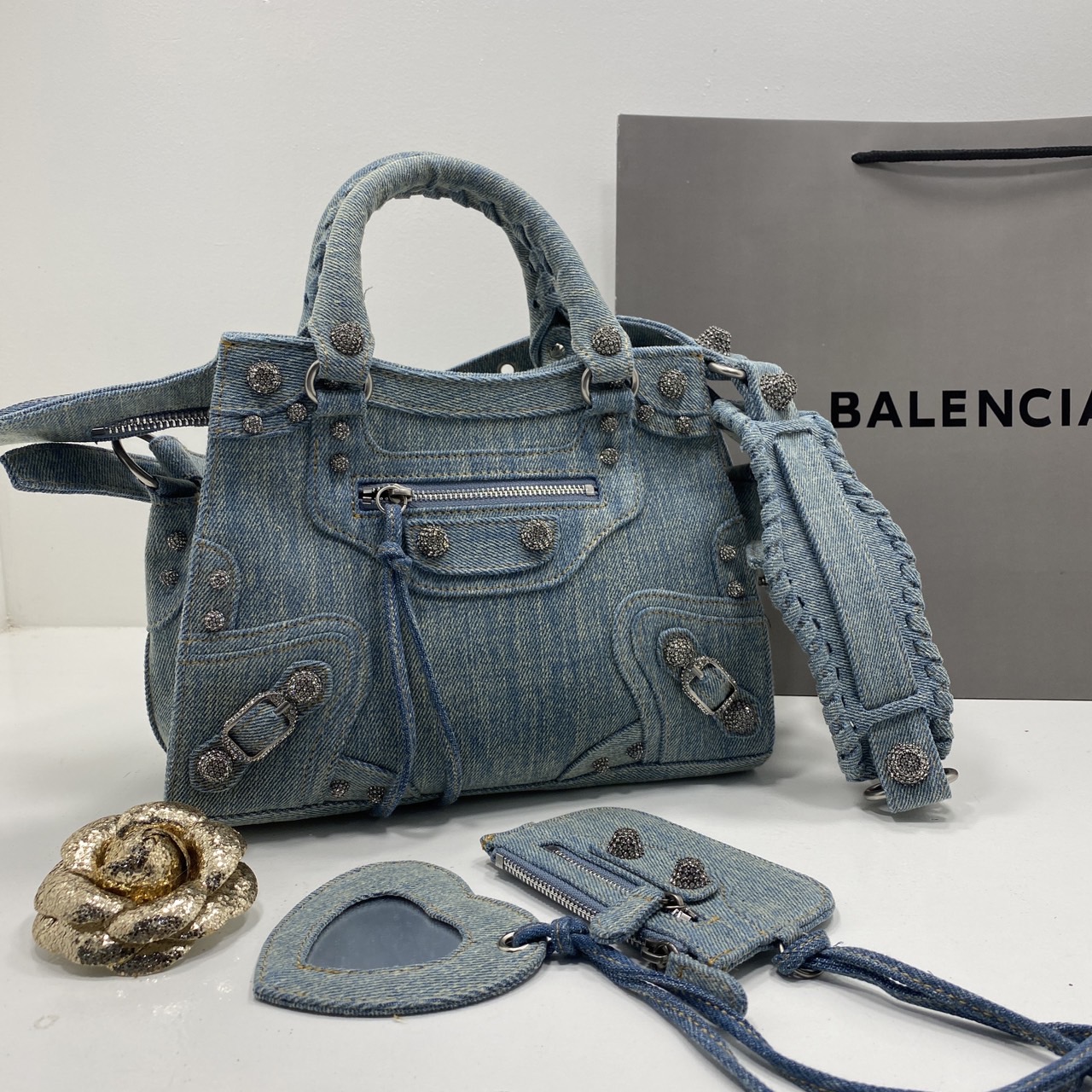 Balenciaga NEO CAGOLE XS HANDBAG DENIM IN BLUE aged-silver hardware with rhinestones กระเป๋าสะพายเดนิม สวยเท่ ประดับหมุดเพชร เกรดออริ 1:1 สลับแท้ ใช้งานต่างประเทศได้