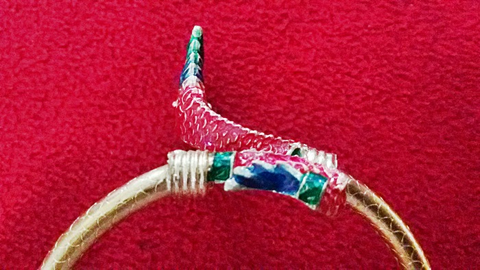 กำไลพญานาคเศียรเดียวเนื้อทองเหลืองลงยาสีเแดงค่ะ