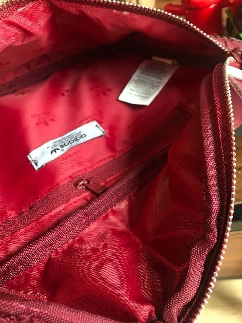 Adidas Originals 3D Mini Airline (ISSEY MIYAKE Style Shoulder Bag) กระเป๋าสะพายสไตล์สปอร์ตแบบคาดเอวคาดอกรุ่นใหม่ดีไซน์สุดฮิตสไตล์ ISSEY MIYAKE ใช้ได้ทั้งชายและหญิง ขนาดกำลังดี น้ำหนักเบา ด้านหน้าประดับโลโก้แบรนด์ เปิดปิดด้วยซิปสะดวกใช้อะไหล่ปั้มแบรนด์สวยด