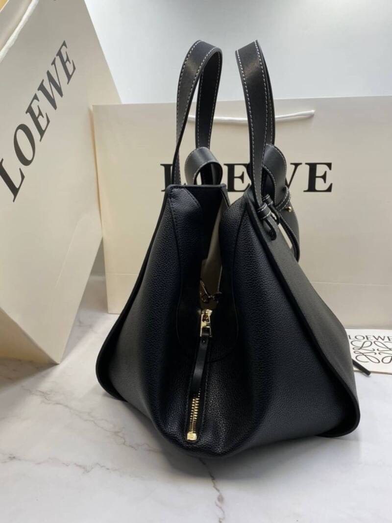 พรีเมี่ยมกิ๊ฟแท้ 100% 】งานหนังแท้ Loewe Hammock small textured-leather shoulder bag BLACK