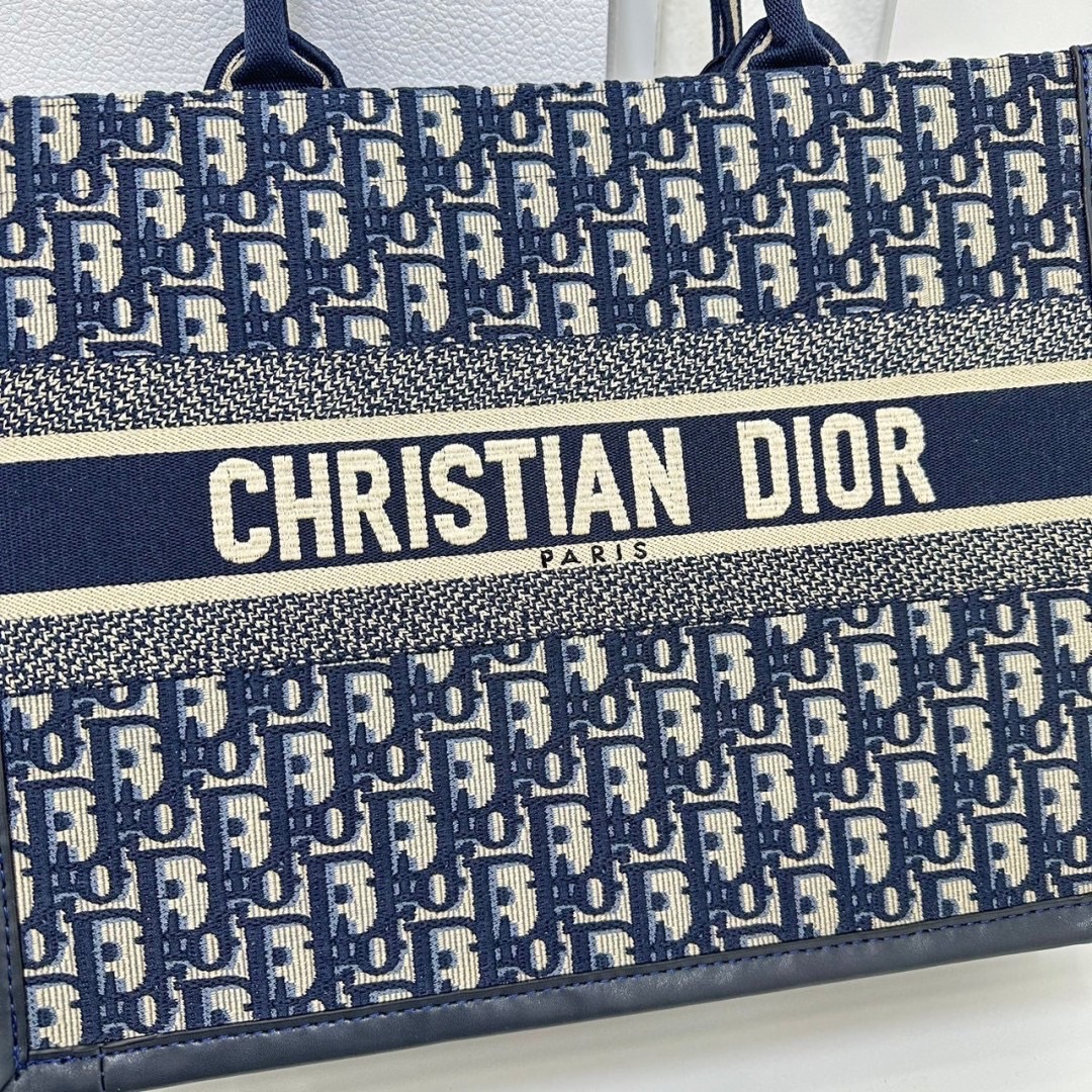 พร้อมส่ง 3 ไซส์ DIOR Medium Dior Book Tote Blue Dior Oblique Embroidery กระเป๋าทรงโท้ท เกรดออริ สลับแท้ 1:1 ใช้ต่างประเทศได้