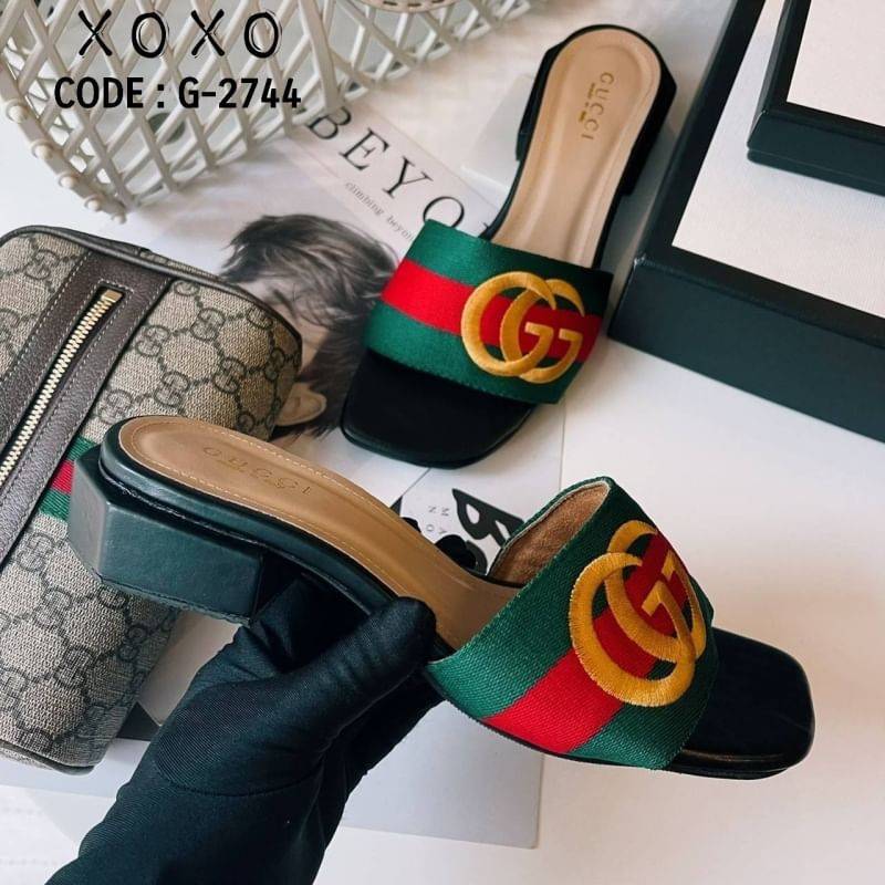 Gucci Flat Shoes งานสวม ลายผ้าสีลับปักแบรนด์ GG สวมใส่ง่าย มีส้นเล็กนเอยกำลังใส่สบาย น้ำหนักเบา ส้น 6 เหลี่ยม ด้านในรองนวมนุ่ม ใส่สบาย