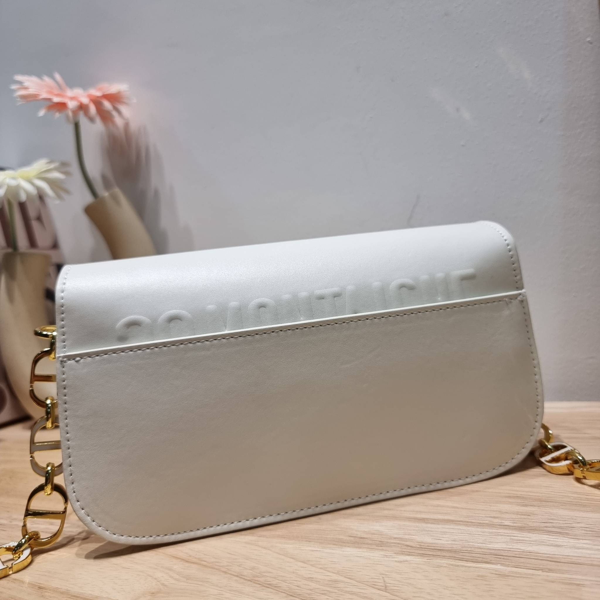 DIOR 30 MONTAIGNE AVENUE BAG สวยหรู ดีเทลแพง ต้องยกให้ไอเท็มนี้เลย กับกระเป๋าสะพายข้าง รุ่นที่ใครเห็นเป็นต้องรัก