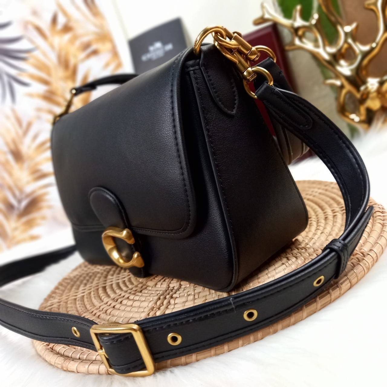 COACH SOFT TABBY SHOULDER BAG (C4823//C5261) กระเป๋าถือ กระเป๋าสะพาย ที่ใครๆก็เข้าถึงได้ หรูหรา คลาสสิค ลุคเรียบร้อย แต่ความสวยไม่น้อย! ดาเมจความลุคผู้ดีรุนแรงมาก!!เกินต้าน!!// วัสดุหนังแท้ทั้งใบ หนังเรียบ หนังนิ่มมากๆ อยู่ทรงสวยมากๆด้วย// ด้านในโล่งกว้าง