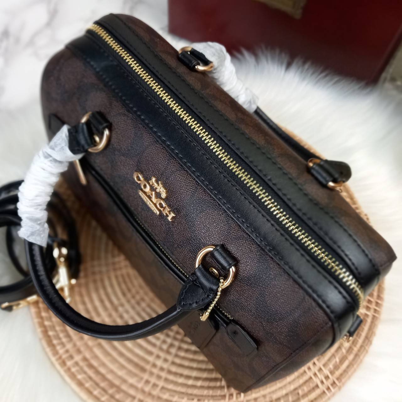 COACH ROWAN SATCHEL IN SIGNATURE CANVAS (COACH F83607)🌺ระดับตัวTOP ยกให้เธอเลย กับรุ่นนี้💃//หมอน 10" รุ่นมีช่องซิปด้านหน้า สามารถแยกเก็บของสำคัญๆได้อย่างเป็นสัดส่วน สำหรับใครที่ชอบกระเป๋าที่จุของได้เยอะๆ รุ่นนี้ตอบโจทย์ได้เลย แนะนำว่า