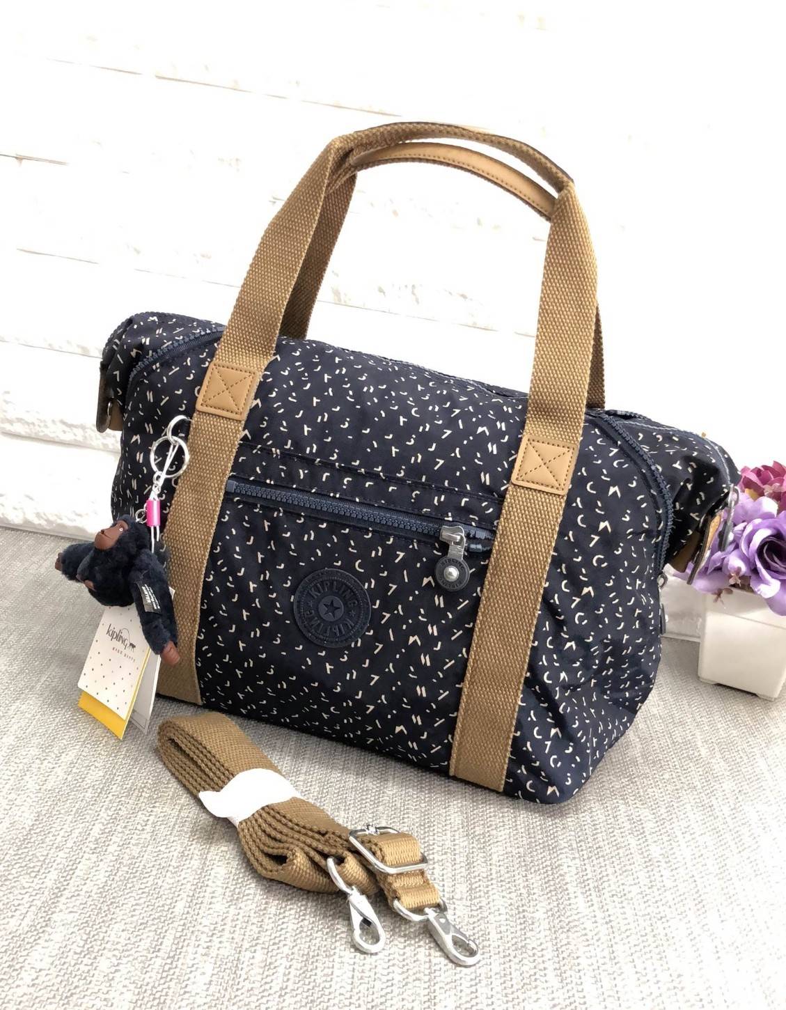 Kipling Handbag | k13848// (OEM. Factory HK.) กระเป๋าถือ สะพายข้าง คล้องไหล่ วัสดุ nylon ด้านหน้ามี 1 ช่องซิป, 1 ช่องโล่ง ใส่มือถือหรือ ของจุกจิกได้ค่ะ ปรับได้ 2 ทรง ด้านข้างขยายออกได้ ช่องซิปหลักด้านในโล่ง จุได้เยอะ น้ำหนักเบา ทำความ สะอาดง่าย มีช่องซิปแ