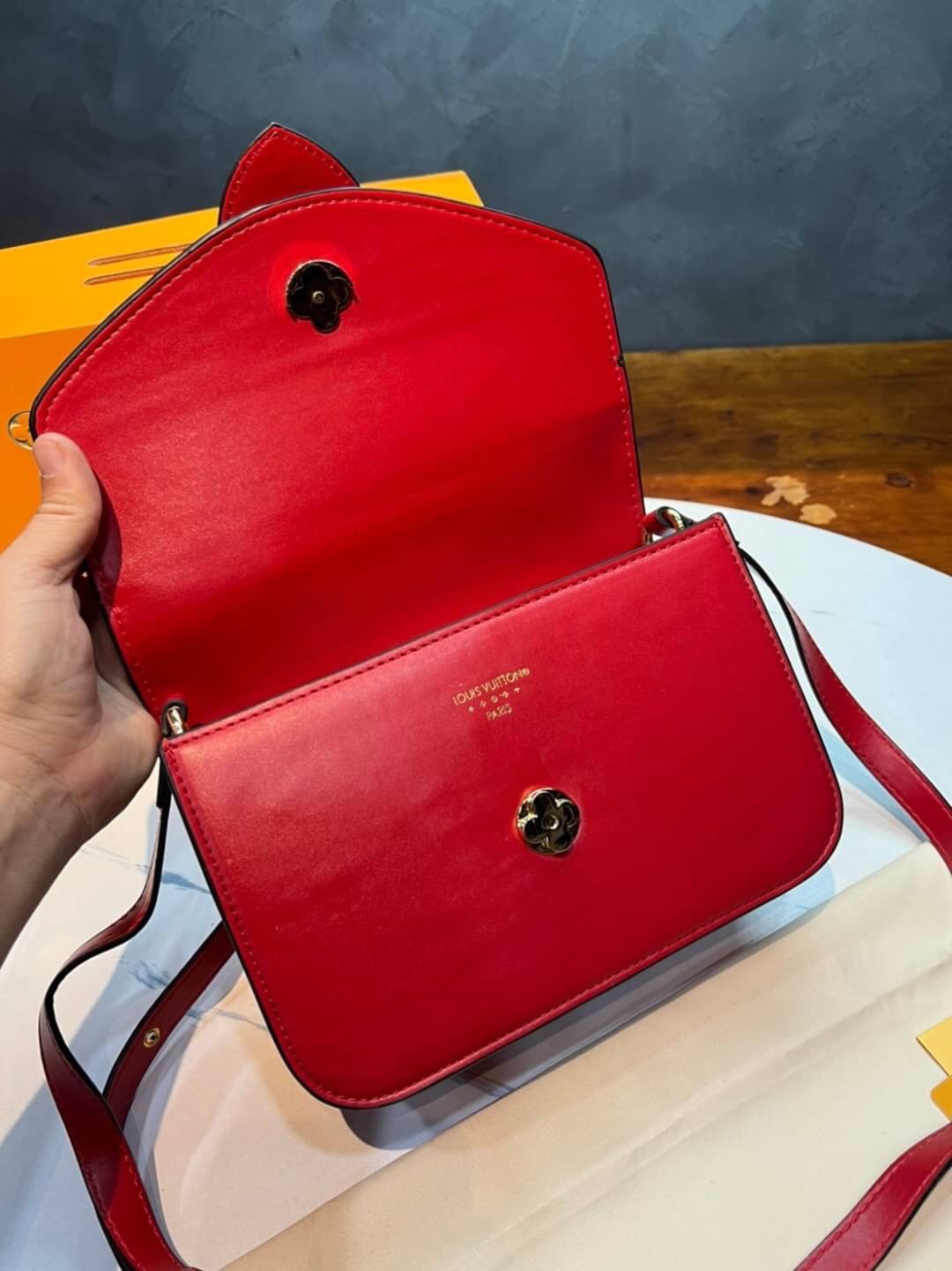 VIP 】หนังแท้ Louis Vuitton Crossbody & Shoulder Bag พร้อมส่งที่ไทย 3 สี Size 23cm