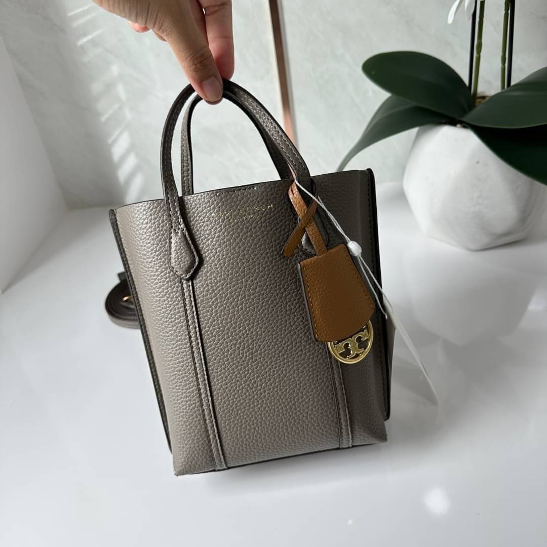 TORY BURCH MINI PERRY TOTE / TORY TOTE BAG / TORY BAG พร้อมส่ง 3 สี กระเป๋าแบบมินิมอลในรูปทรงใหม่ที่คล่องตัว ใส่มือถือได้ทุกรุ่น