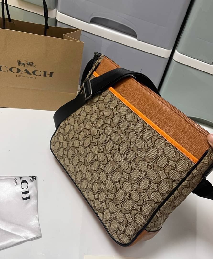 COACH Thompson Crossbody In Signature Jacquard With Varsity Stripe C5291 มี 2 สี พร้อมส่งที่ไทย