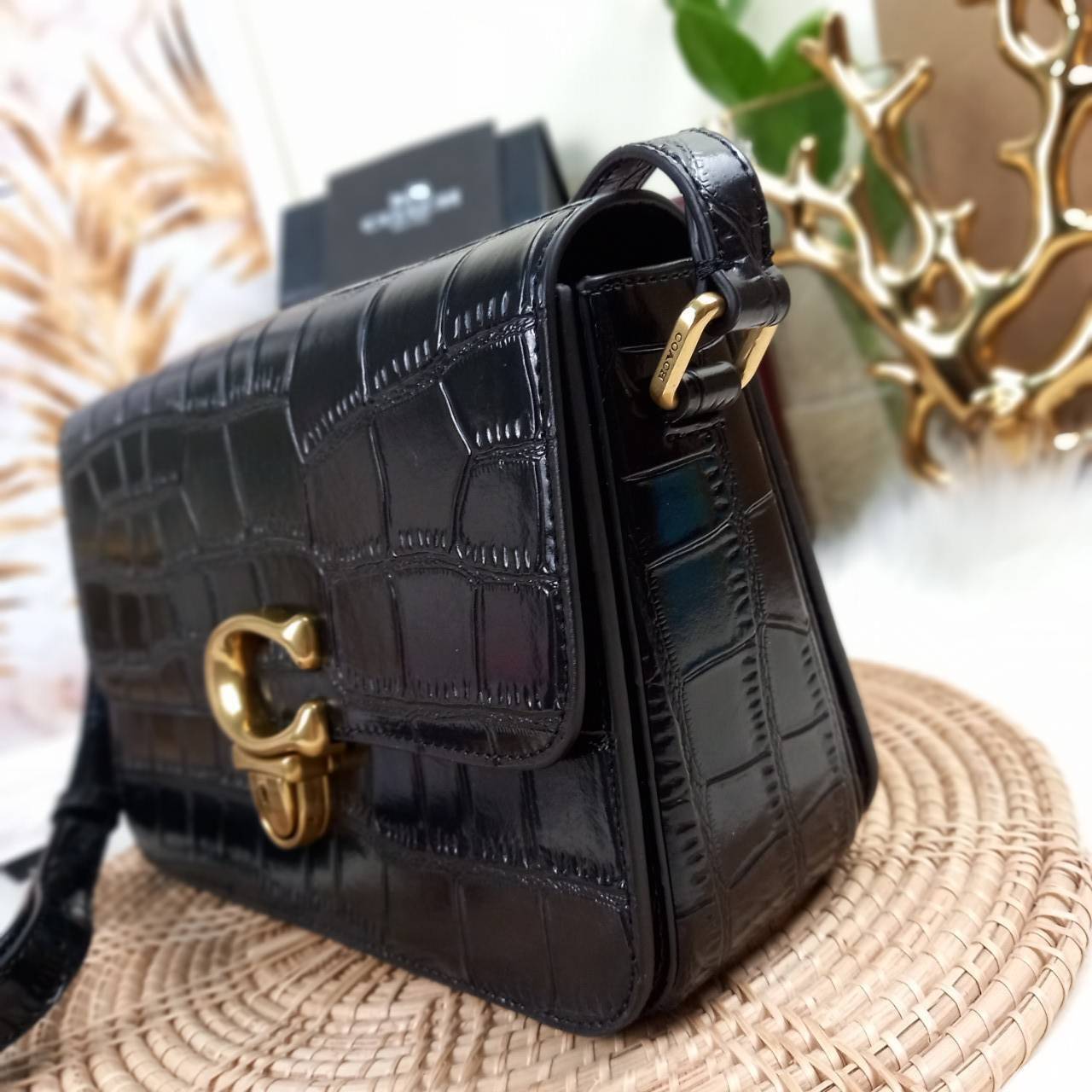 COACH CROCODILE EMBOSSED LEATHER STUDIO SHOULDER BAG (COACH C6640)🌺เอาซิ๊!!ใครอดใจไหวให้รู้ไป!! สวยตาแตก!! ปรับลุคให้ดูแพง แบบไม่ปรานีกันล่ะคราวนี้!// กระเป๋าถือ กระเป๋าสะพาย อีกหนึ่งคอลเลคชั่นสุดตะลึงตา หรูหรา! เวอร์วังอลังสร้าง! ที่ดูแพงม๊ากก!!/