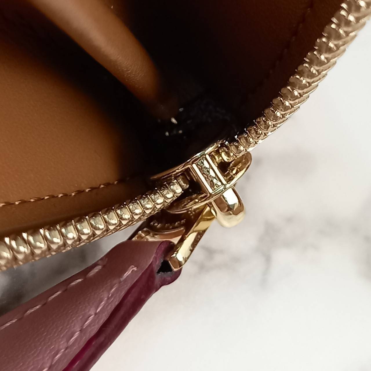 มาเท่าไหรก็ไม่เคยพอจริงๆ มีความต้องการกันถึงขีดสุด❣️😘>>COACH ACCORDION ZIP WALLET IN COLORBLOCK SIGNATURE CANVAS (COACH 31546)🍁กระเป๋าสตางค์ใบยาว ซิปรอบ //วัสดุหนังแคนวาสสลับหนังแท้ ดีไซน์สวย โดดเด่นลงตัวเป็นที่สุด ด้านในมีช่อ