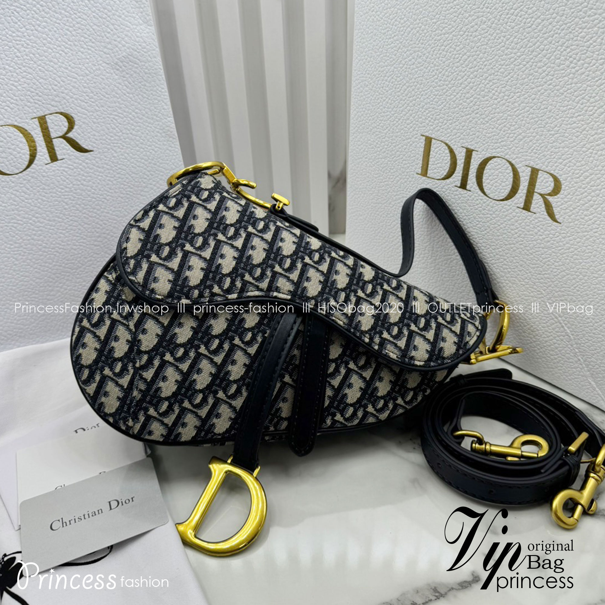 DIOR Medium Saddle Bag with Strap Blue Dior Oblique Jacquard / Black Grained Leather กระเป๋าสะพายทรงอานม้าเอกลักษณ์ของแบรนด์แห่งตำนานความหรู