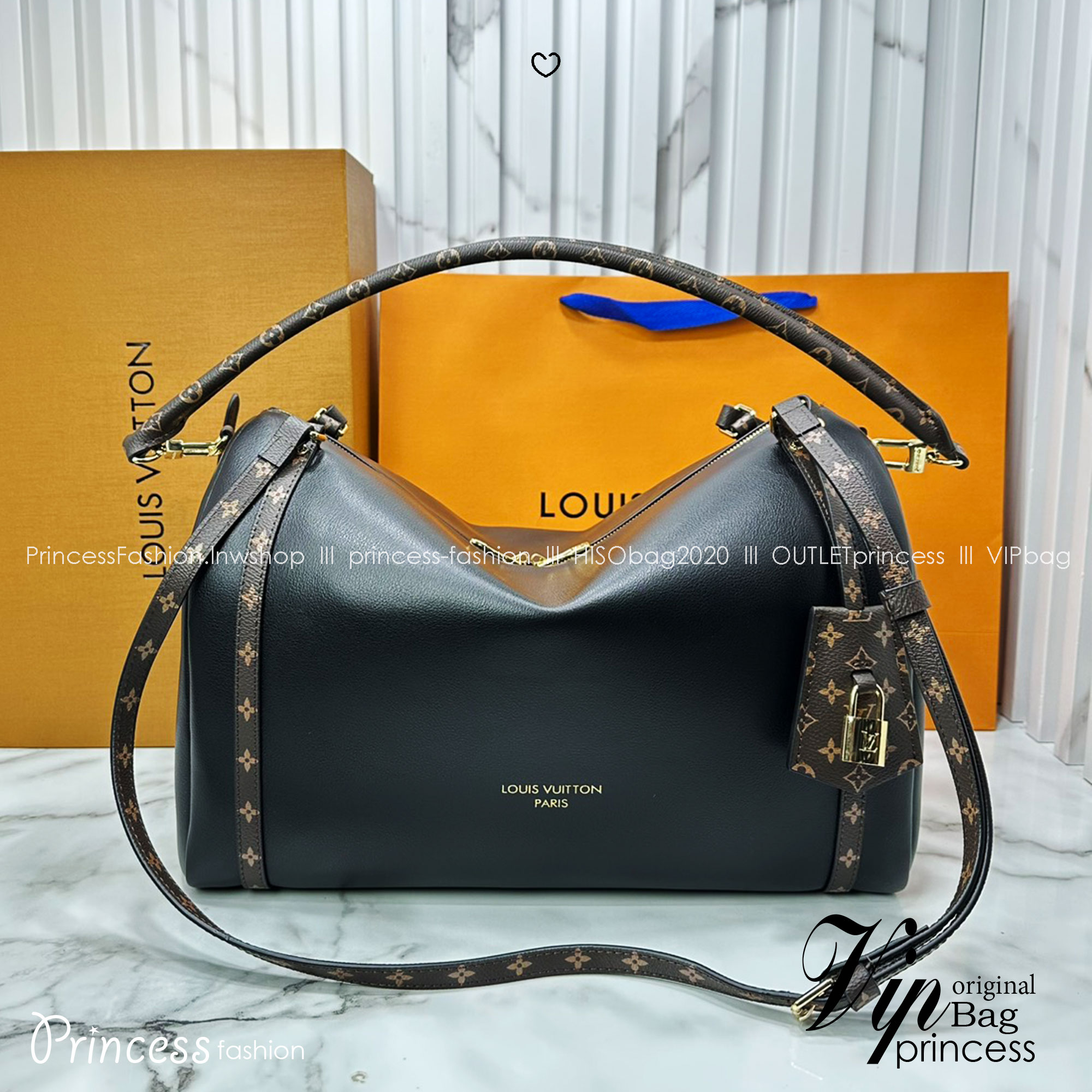 ORI หนังแท้ | LV Express MM Bag 30cm กระเป๋าสะพายทรงหมอนสปีดี้ดีไซน์ใหม่ล่าสุด โฉบเฉี่ยว แต่งคาดหน้าโมโนแกรมโดดเด่น ตัวกระเป๋าสีพื้นตัดกันอย่างลงตัว พร้อมหูแบบจับยาวถอดได้จะถือหรือคล้องไหล่ก็เก๋