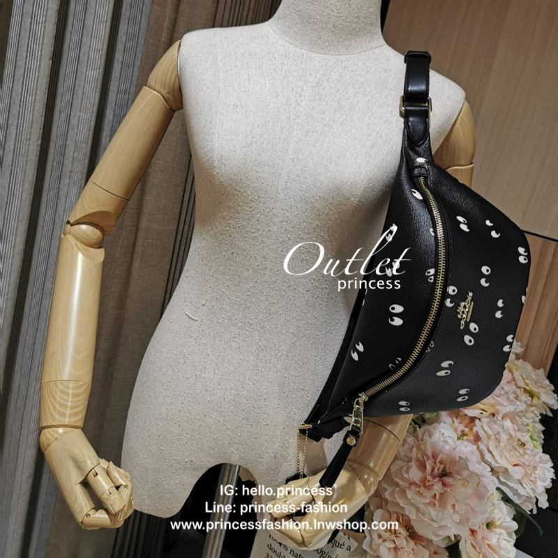 Coach Factory Belt Bag New in! กระเป๋าสะพาย คาดอก เอว วัสดุหนังเเกะสังเคราะห์ เนื้อหนา สวยอยู่ทรง อะไหล่ทอง ด้านหน้าประดับ logo brand ใส่ wallet กลาง ไม่เกิน 19 cm. มือถือได้ทุกรุ่น สายสะพายปรับได้ค่ะ