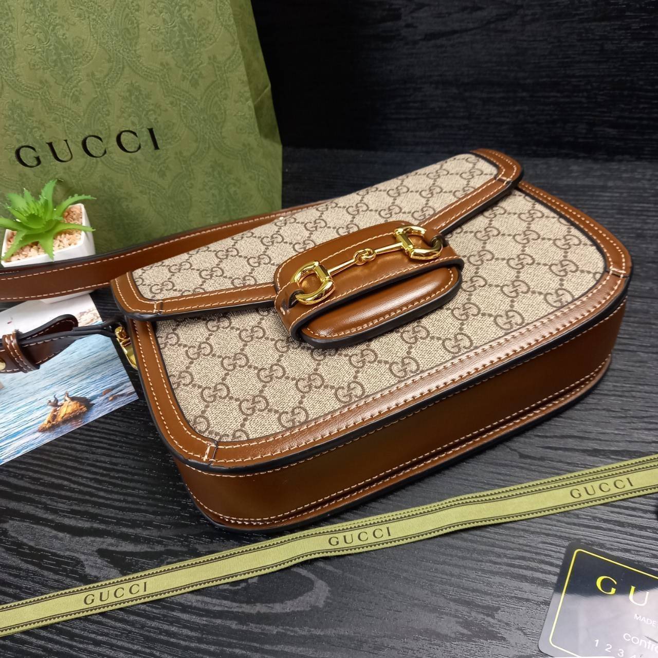 GUCCI HORSEBIT 1995 BAG / GG Supreme Shoulder 10" รุ่นฮิต คลาสสิค หรูหรา ใช้แล้วดูดีมีเสน่ห์ขึ้นทันที สายยาวคล้องบ่าได้ ปรับยาวคลอสบอดี้ได้ หนังแคนวาส สล้บหนังแท้