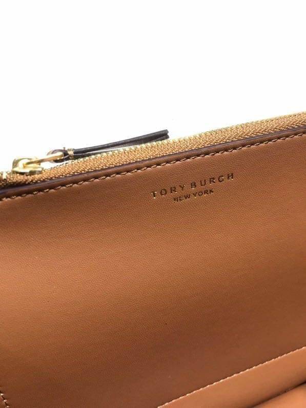 Tory Burch 75003 Eleanor Medium Convertible Shoulder Bag พร้อมส่งที่ไทย อีกรุ่นที่น่าครอบครองมากๆค่ะ กระเป๋าสะพายข้างและทบสายเป็นคล้องไหล่ได้ หนังแท้ชั้นดี ใช้ได้กับทุกๆโอกาส ห้ามพลาด ก่อนหมดนะคะ!!