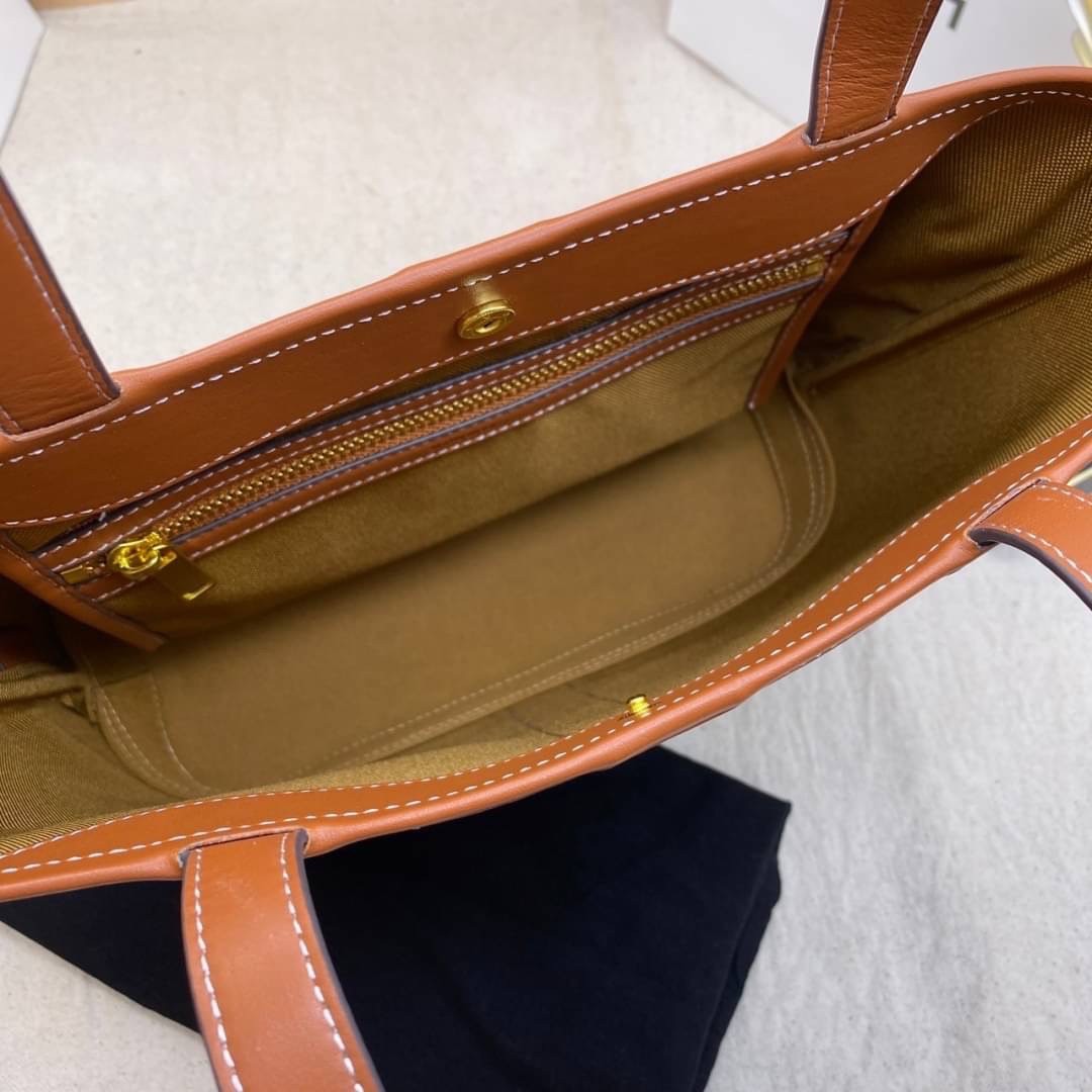 CELINE SMALL CABAS in Triomphe Canvas and calfskin Tan / CELINE TOTE BAG พร้อมส่ง กระเป๋าทรงโท้ท ภายในโล่งกว้าง จุของได้เยอะ กระเป๋าขึ้นบ่าทรงช้อปปิ้ง หนังผสมแคนวาส ใช้งานง่าย