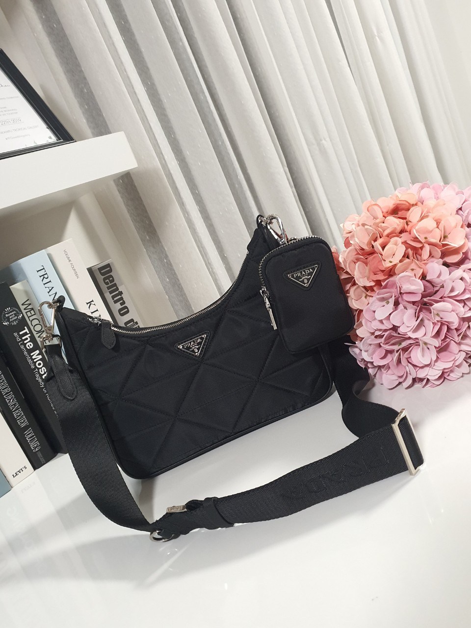 NEW 2021 !!! พร้อมส่งรุ่นใหม่ *กำลังมาแรงมากค่ะ กับแบรนด์ PRADA ใบเดียวคุ้มมากค่ะ อุปกรณ์ ครบชุด *ซื้อ1ได้ถึง3ไอเท็ม ทั้งสายยาว และกระเป๋าใส่เหรียญ และป้ายแท็คหนัง อย่างดี