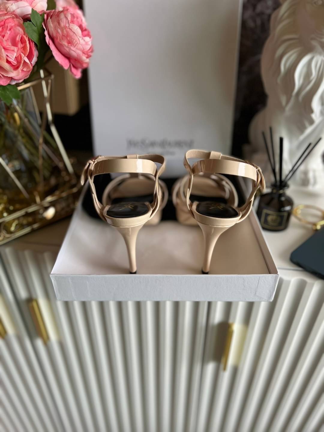 YSL TRIBUTE HEEL / SAINT LAURENT TRIBUTE HEEL / YSL HIGH HEEL เกรดออริจินอล รองเท้าส้นสูงแบรนด์หรู ที่สาวๆ ทุกคนควรมี ไว้ออกงานหรือใส่ทำงานได้ คู่นี้คือปังได้ตลอดกาล เพิ่มความสูงเพรียว สวยหรูมากค่ะ