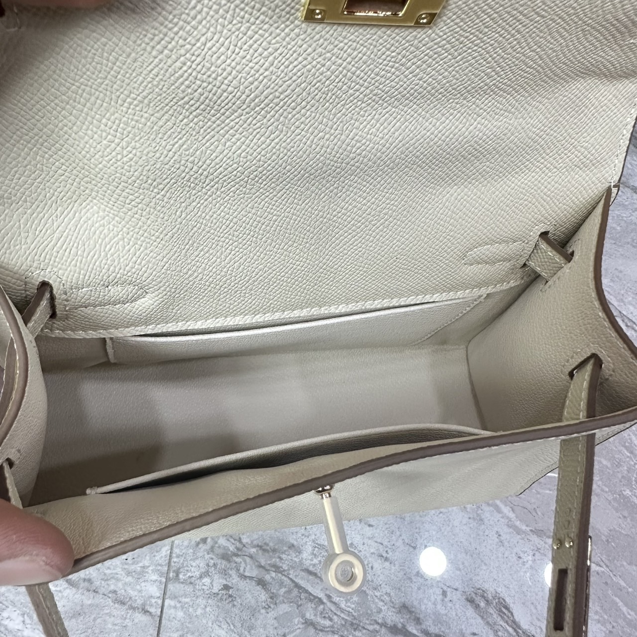 ORI หนังแท้ | Hermes Mini Kelly Pochette 20cm จิ๋วแต่แจ๋ว ราคาพุ่งยิ่งกว่าทอง พร้อมสายสปอร์ต กระเป๋าสะพายที่สุดแห่งหรูหราลัคชู นิยามของความสง่างามเหนือกาลเวลา