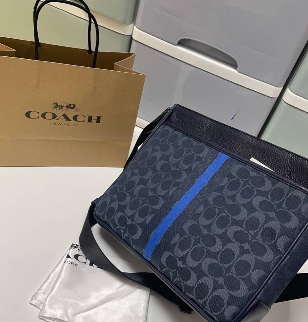 COACH Thompson Crossbody In Signature Jacquard With Varsity Stripe C5291 มี 2 สี พร้อมส่งที่ไทย