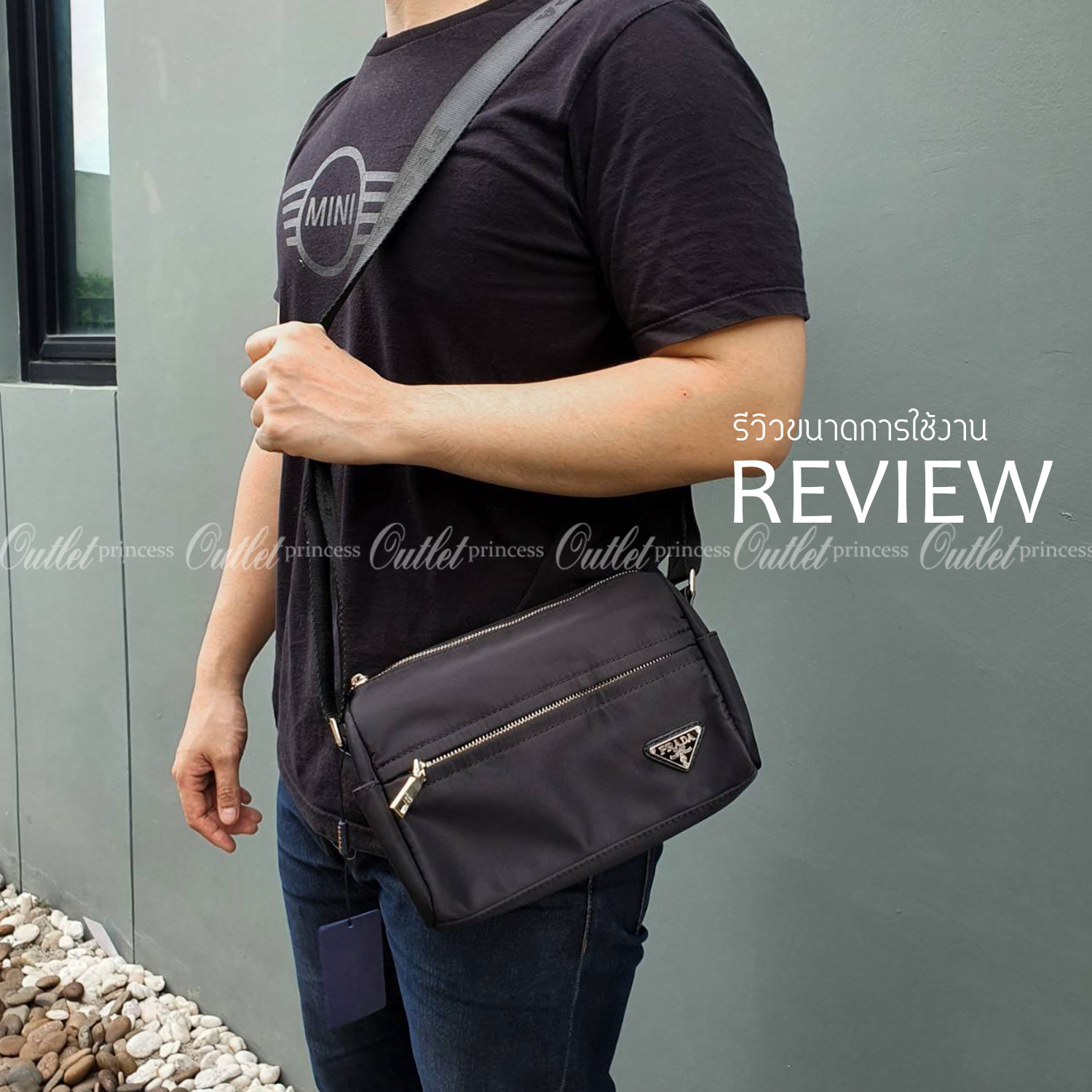 New item! อีกหนึ่งรุ่น Prada ใช้ได้ทั้ง ผู้ชายและผู้หญิง กับกระเป๋าสะพายข้าง ทรงสวย วัสดุผ้า nylon คุณภาพดี กันน้ำ100% ใส่ของได้หลากหลาย ตอบโจทย์ทุกไลฟ์สไตล์ ตัวหระเป๋าอะไหล่ทอง ด้านในมีช่องซิป และ่องใส่ของ มาพร้อมซิปด้านหน้ากระเป๋า ใส่ของได้เยอะคะ **ทรงส