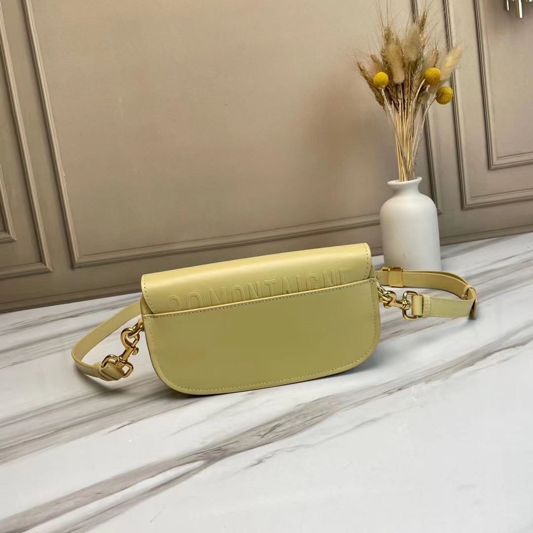 หนังแท้ DIOR BOBBY EAST-WEST BAG พร้อมส่งที่ไทย งานหนังแท้ทั้งใบเกรดออริจินอล ภาพสินค้าถ่ายจากงานขายจริง ใช้งานต่างประเทศได้ รุ่นใหม่ในฤดูกาลนี้ เพิ่มความทันสมัยให้กับซิลลูเอทของ Hobo ผ่านเส้นสายที่สง่างามและสัดส่วนที่กลมกลืนกัน สไตล์หนังลูกวัว โดดเด่นด้ว