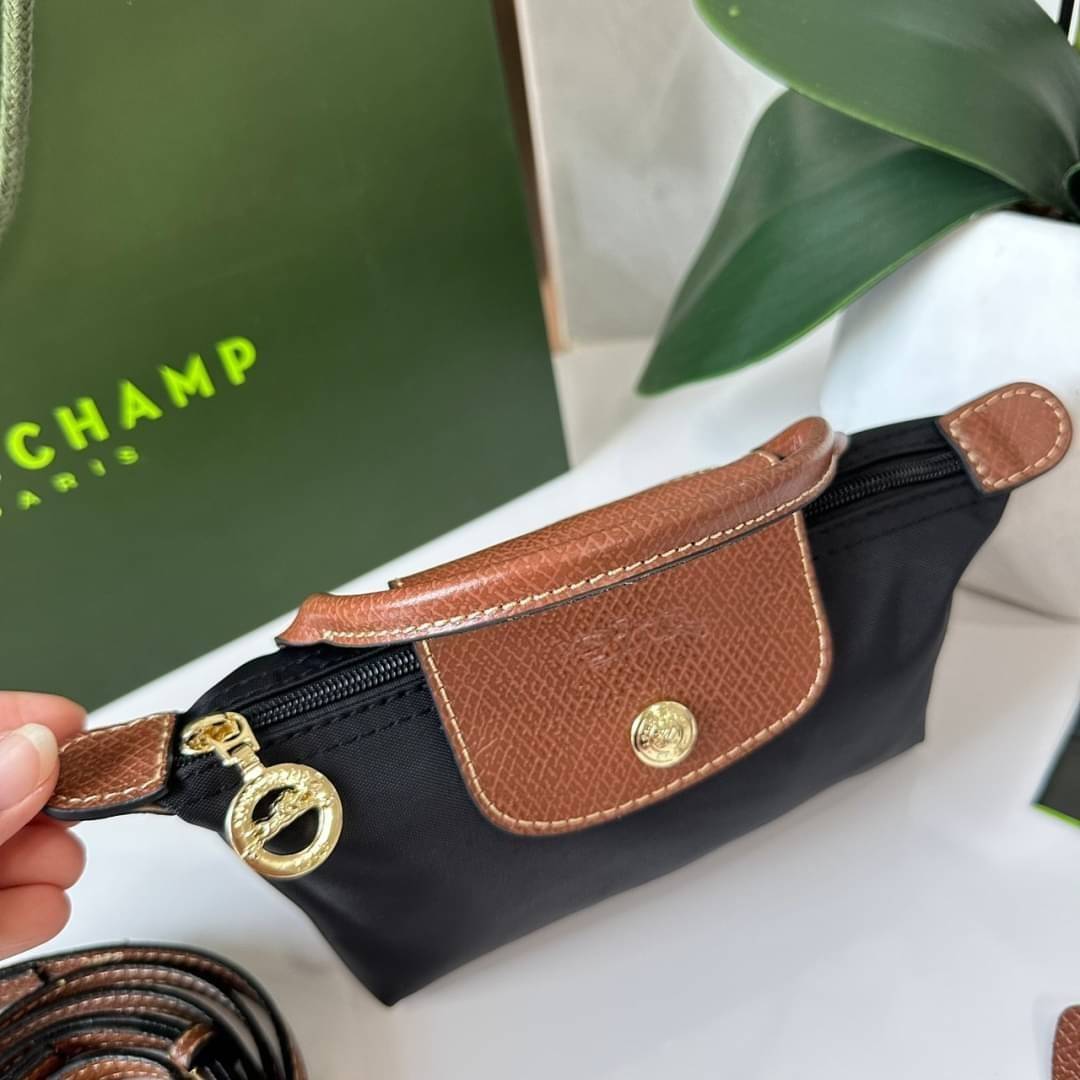 LONGCHAMP LE PLIAGE ORIGINAL Pouch with handle กระเป๋าใบเล็กขนาดกระทัดเหมาะกับใส่ของจำเป็นจุกจิก กันน้ำได้ พร้อมส่ง