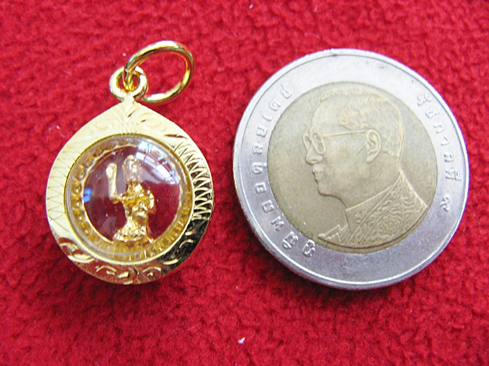 สินค้าหมดค่ะ องค์นางกวักทรงกลมเนื้อทองเลี่ยมทองไมครอนพร้อมใบคาถาค่ะ