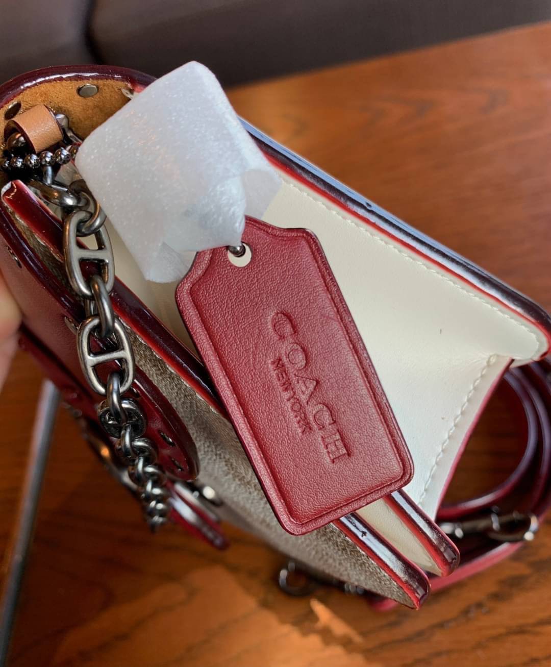 Coach Beat Crossbody Clutch In Signature Canvas With Horse And Carriage Print((6910//4760)) 🌈พร้อมส่งสีใหม่ล่าสุด ได้ไปไม่ผิดหวังแน่นอนค่ะ! กระเป๋าหิ้วได้//คลัทออกงานได้//สะพายครอสบอดี้ร์ได้ สุดคุ้ม! หนังแท้อย่างดี smooth leather ค่ะ