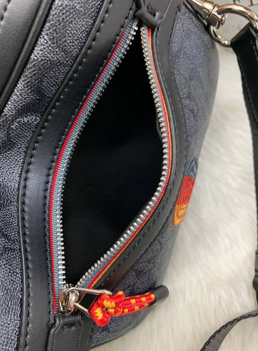 COACH ACADEMY CROSSBODY IN SIGNATURE WITH VARSITY ZIPPER ((768)) พร้อมส่งที่ไทยอีกครั้ง! ได้ไปหลงรักแน่นอนค่ะ