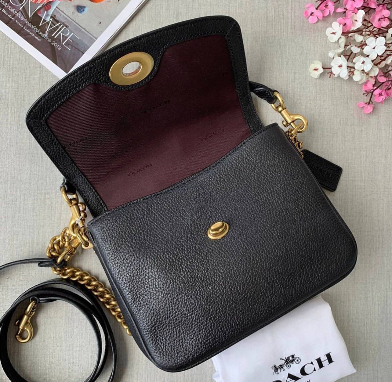 3สาย Coach 89089 Cassie Crossbody 19 In Signature Canvas เรียบหรู ดูดี ต้องไอเท็มนี้เลยจ้า กระเป๋าถือ/สะพายข้าง สุดพิเศษ!! มีสายมาให้ถึง 3 แบบ!! สลับใช้แมทช์ตามสไตล์ได้เลย วัสดุหนังแคนวาสสลับหนังเรียบ เปิด-ปิดด้วยตัวบิดล็อค ภายในแบ่งสัดส่วนอย่างดี ใส่ของไ